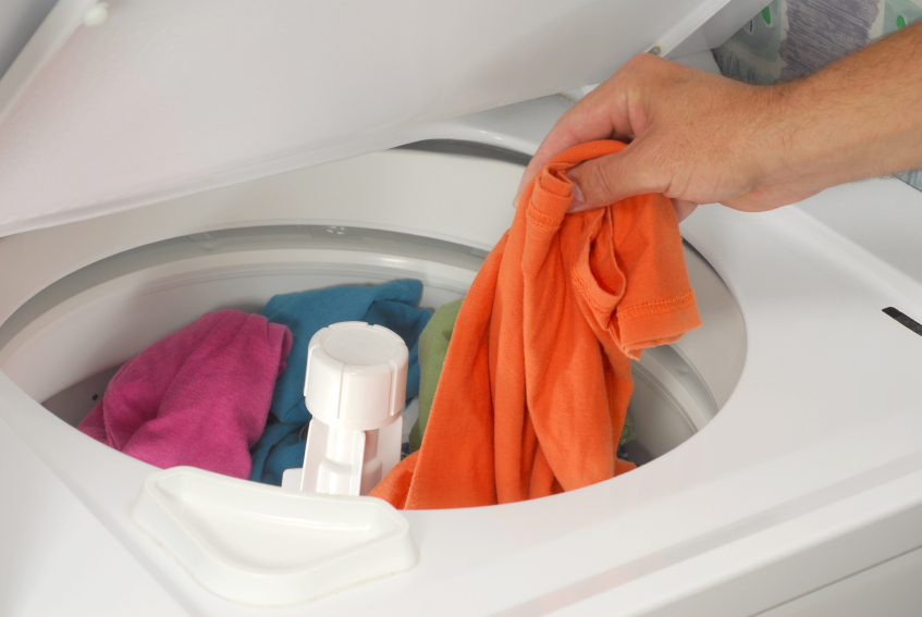 How To Wash Colored Clothes In Washing Machine : Bucket Laundry - How to Wash Clothes in a Bucket on a ... / Hot water may cause fading or dye bleeding more quickly than cold water.